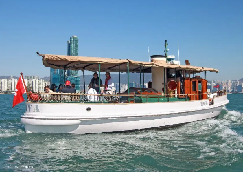Java carrying guests on Victoria Harbour